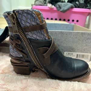 NEW in box Freebird Crue!